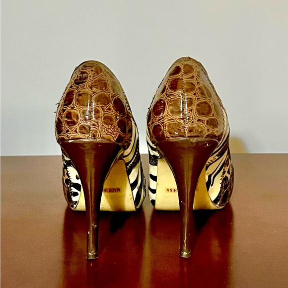 Women’s leopard/zebra/cheetah print 4 inch heels. Gently worn. Good condition. - Picture 3 of 11